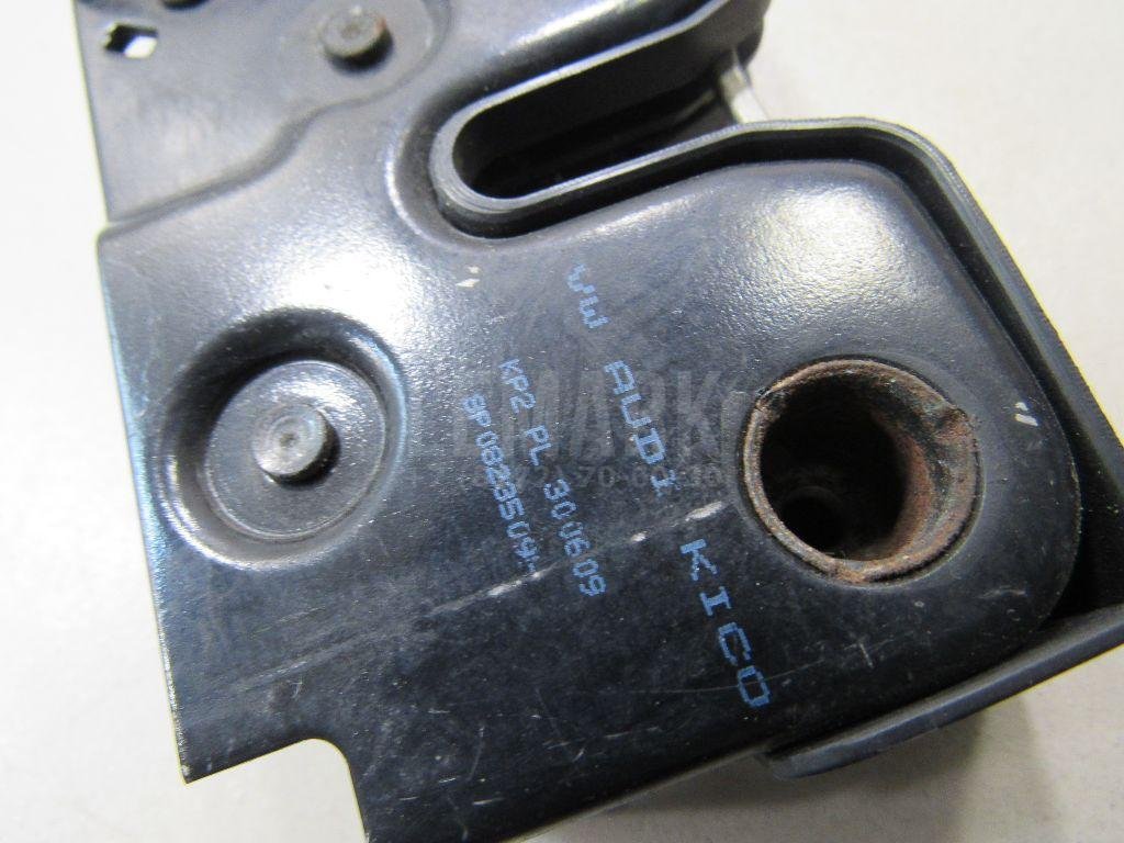 Замок капота