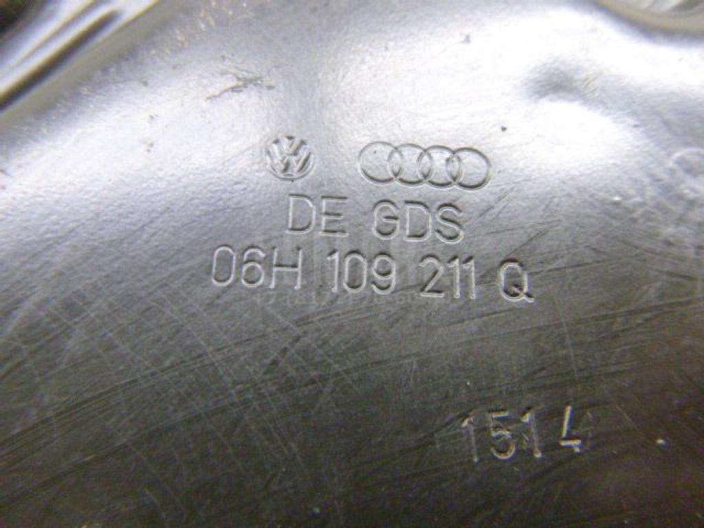 Крышка двигателя передняя