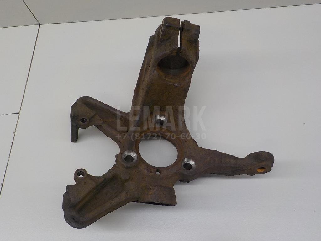 Кулак поворотный передний правый