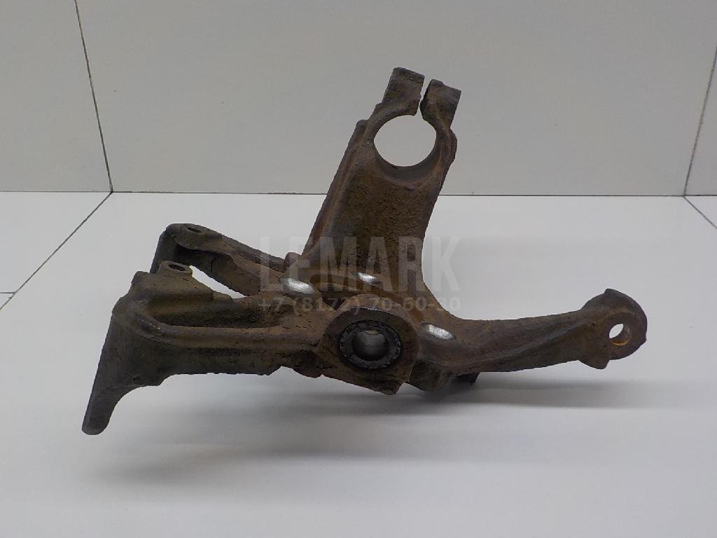 Кулак поворотный передний правый