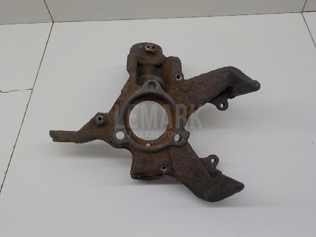 Кулак поворотный передний правый