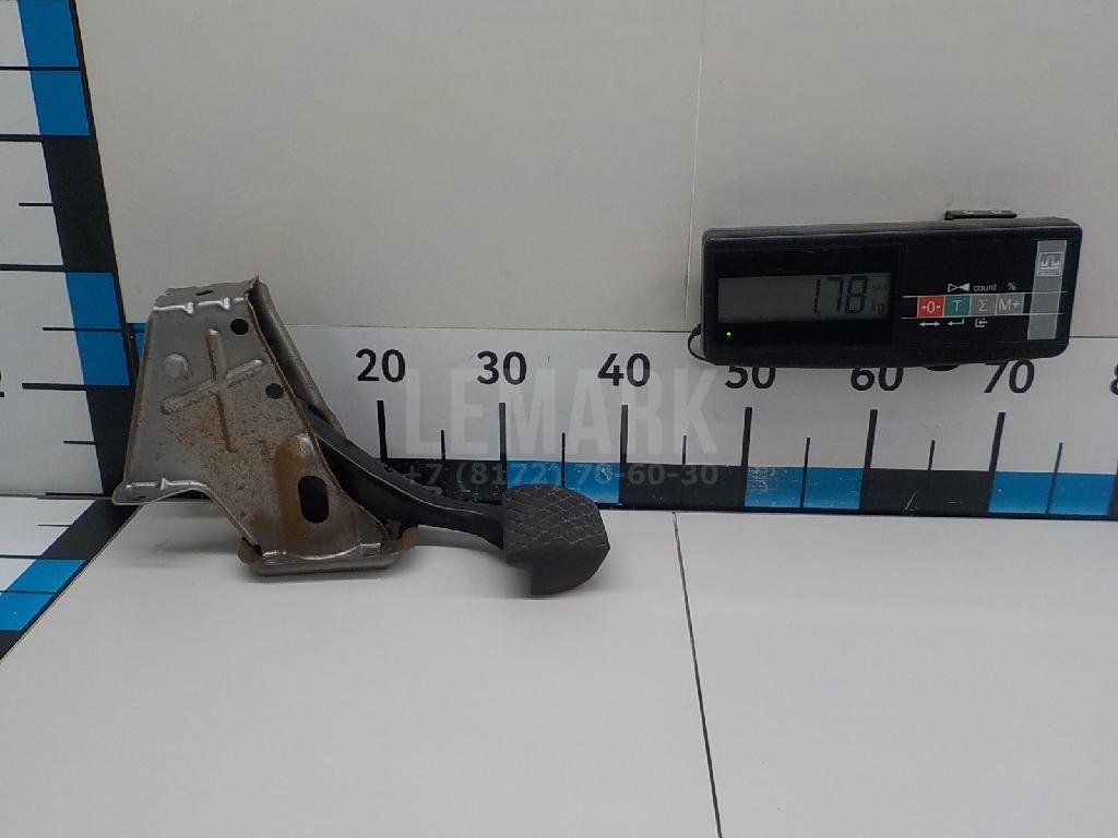 Педаль тормоза