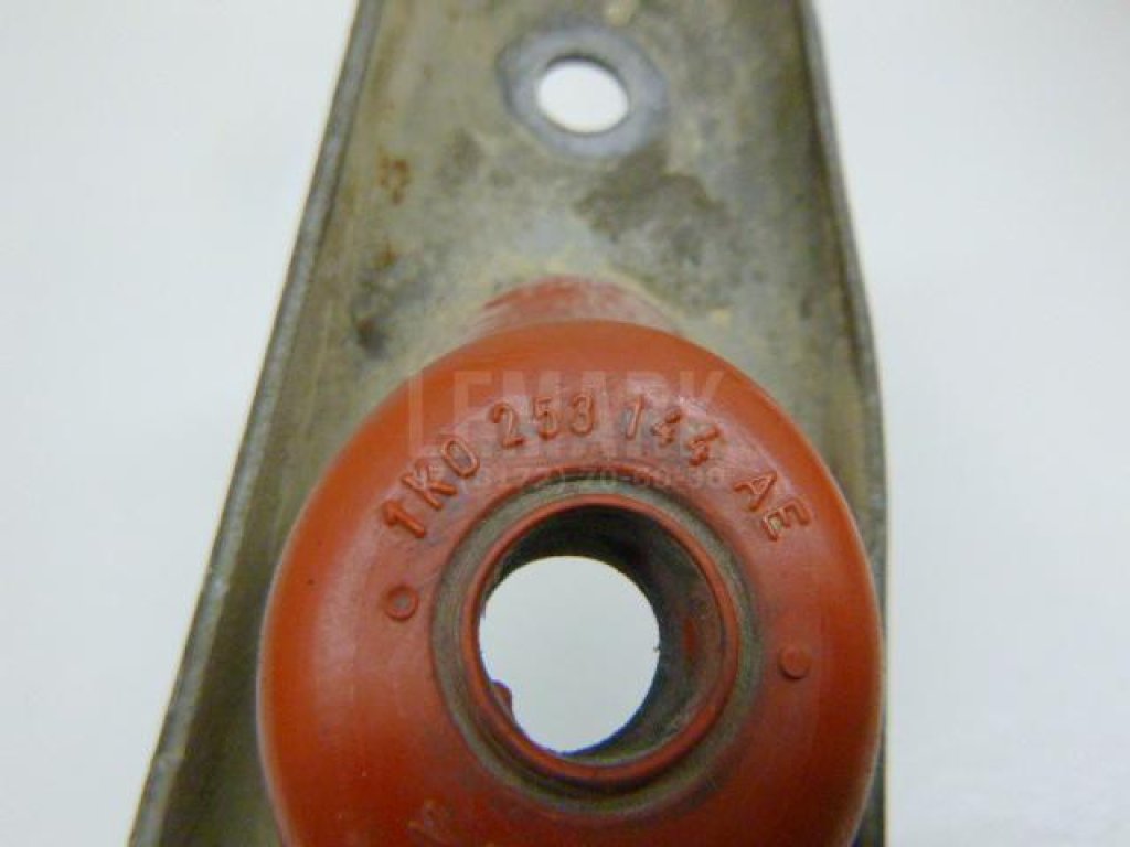 Кронштейн глушителя