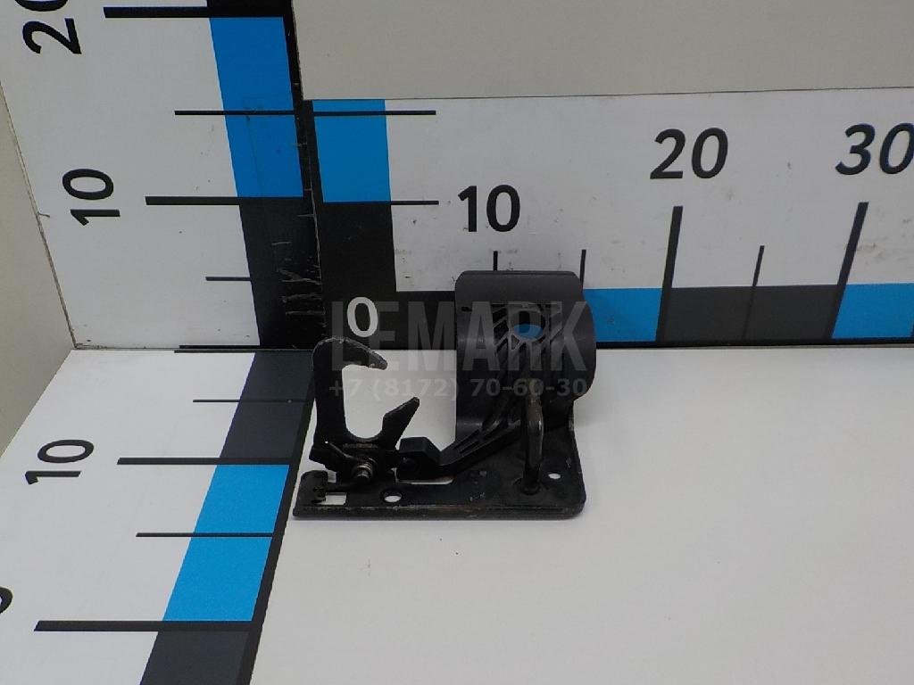 Крючок капота