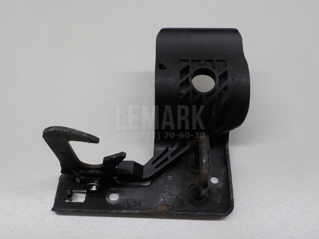 Крючок капота