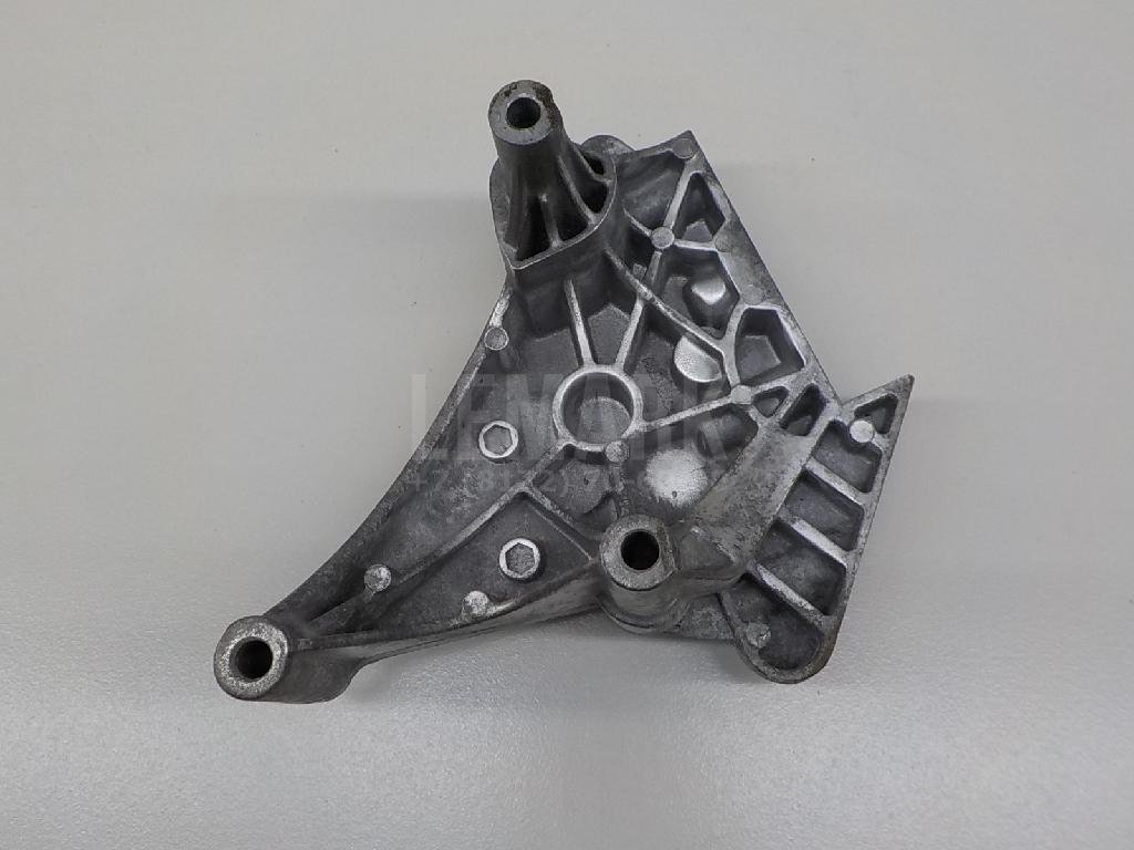 Кронштейн опоры двигателя