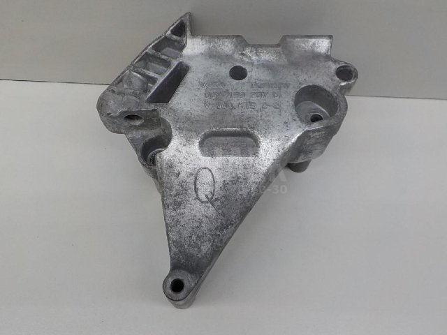 Кронштейн опоры двигателя