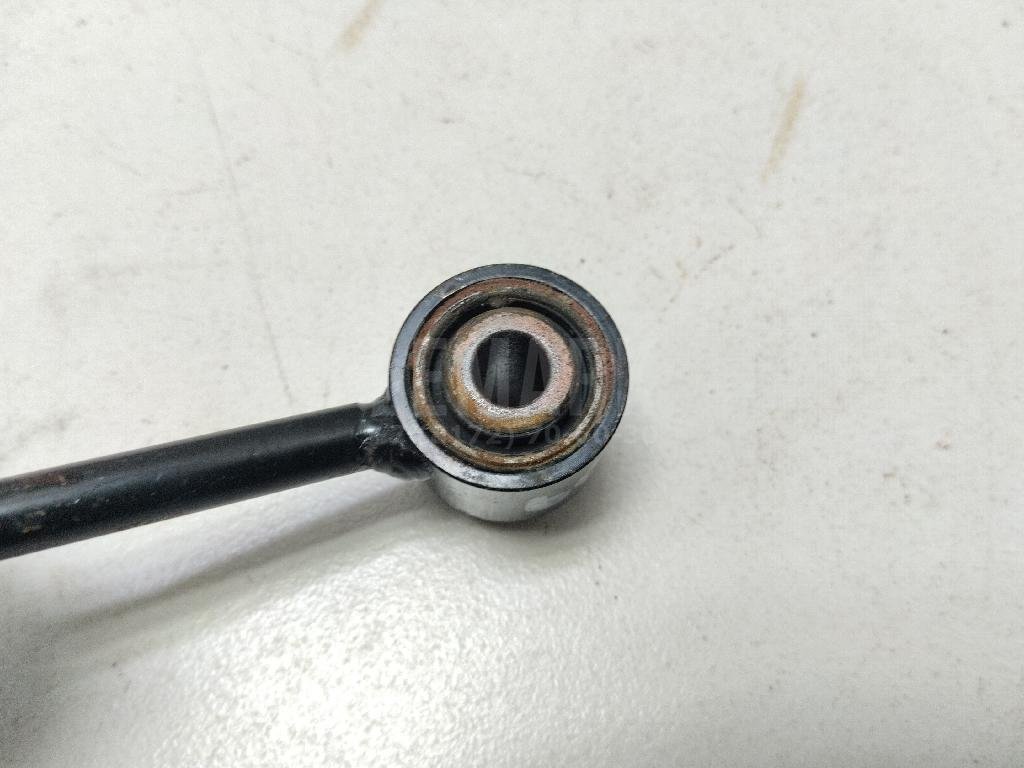 Стойка заднего стабилизатора