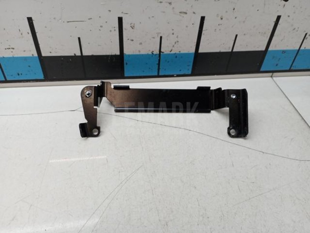 Кронштейн блока управления двигателем