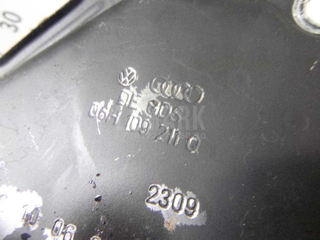 Крышка двигателя передняя