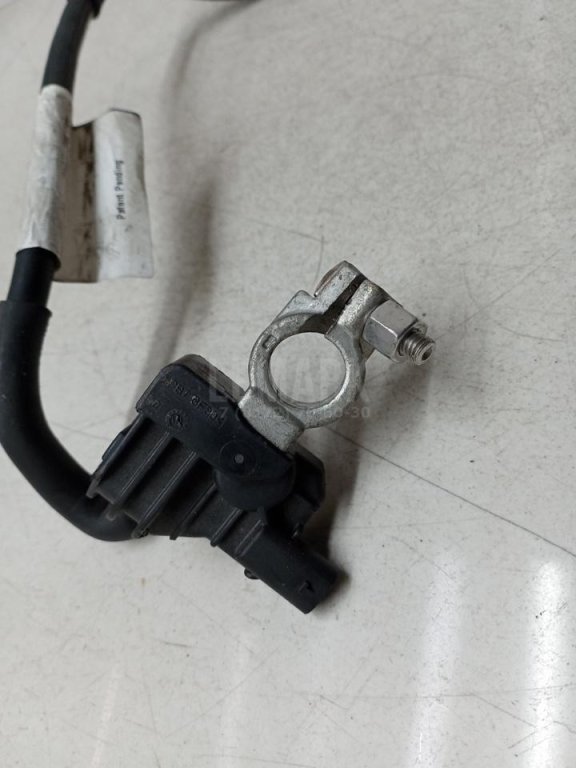 Клемма аккумулятора минус