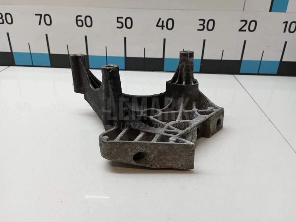 Кронштейн опоры двигателя