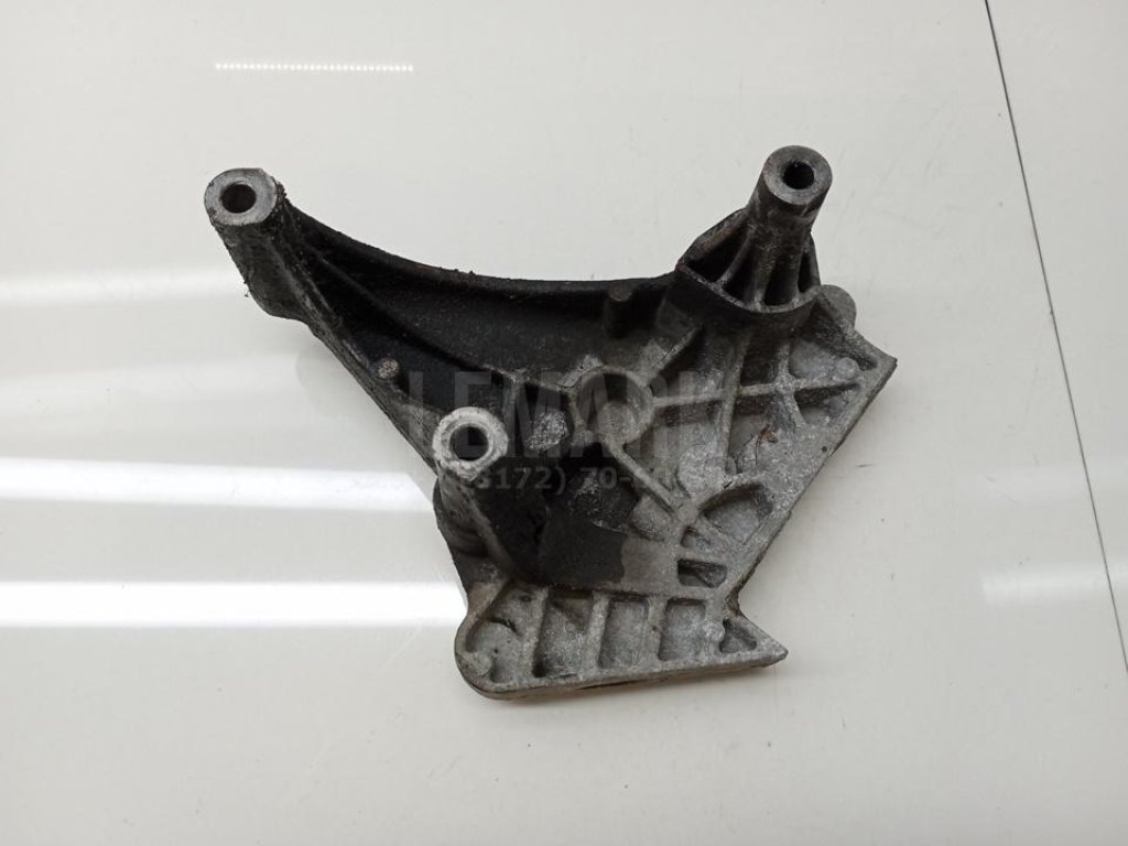 Кронштейн опоры двигателя