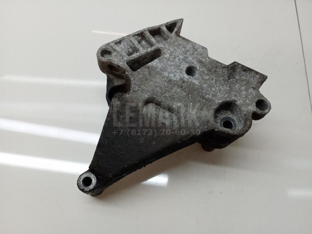 Кронштейн опоры двигателя