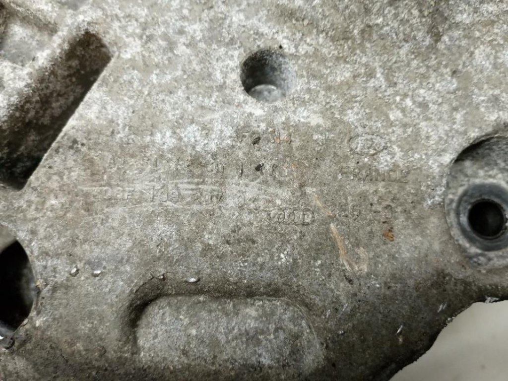 Кронштейн опоры двигателя