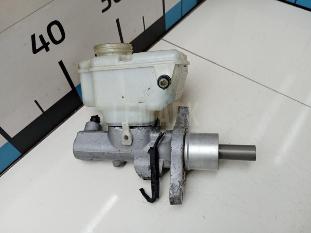 Цилиндр тормозной главный