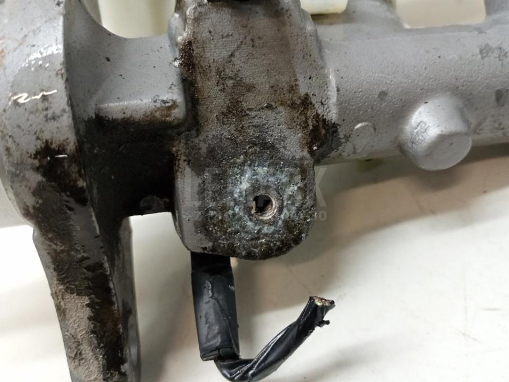 Цилиндр тормозной главный