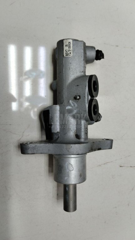 Цилиндр тормозной главный