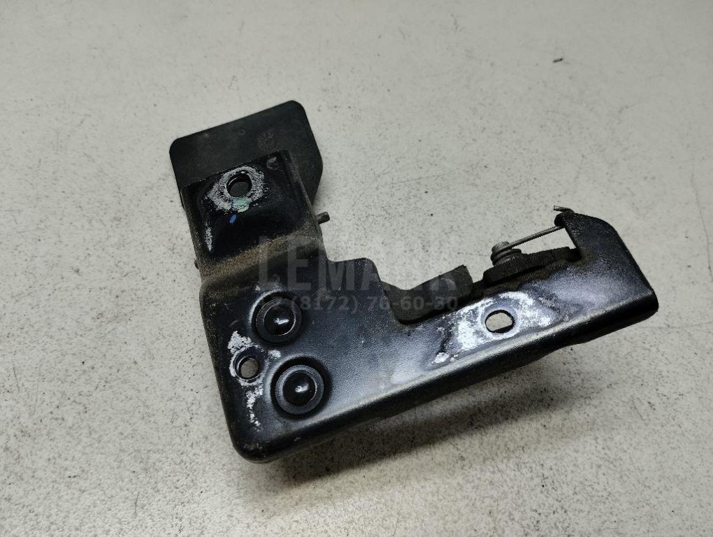 Крючок капота