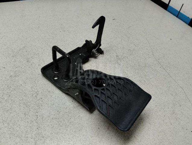 Крючок капота