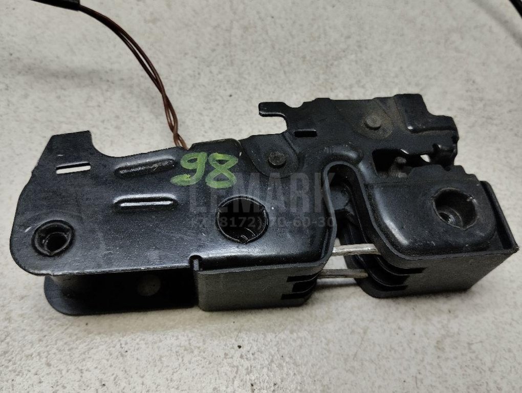 Замок капота