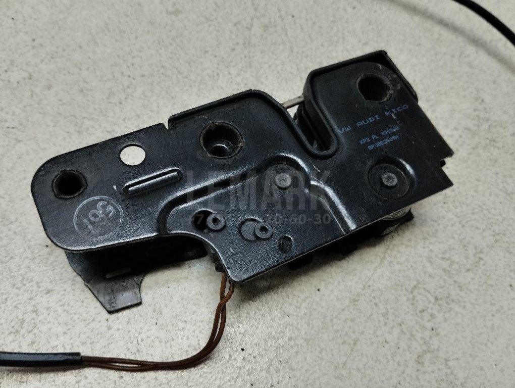 Замок капота