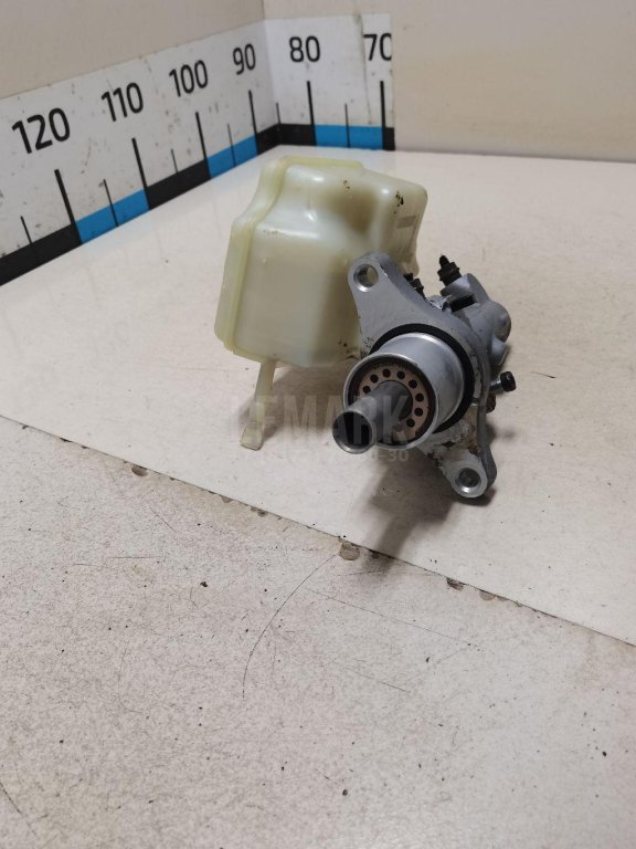 Цилиндр тормозной главный