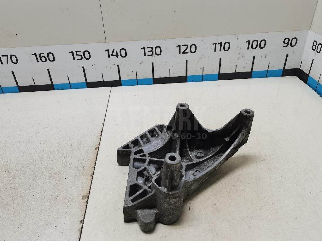 Кронштейн опоры двигателя