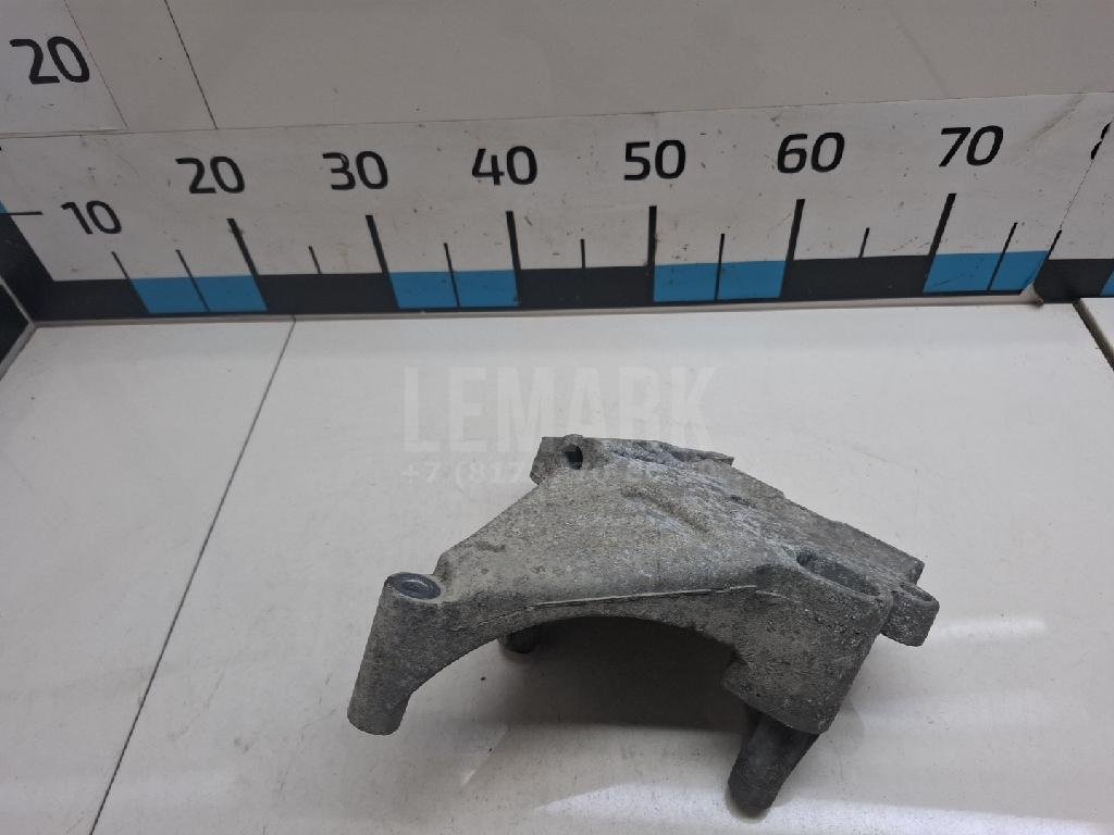 Кронштейн опоры двигателя