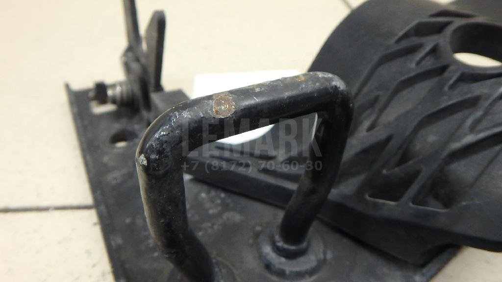 Крючок капота