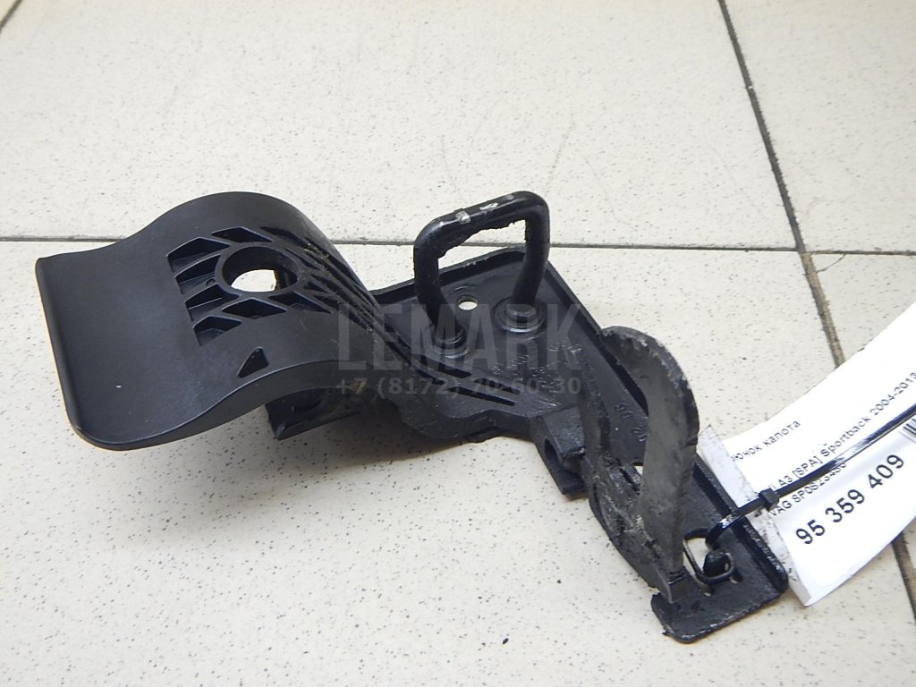 Крючок капота