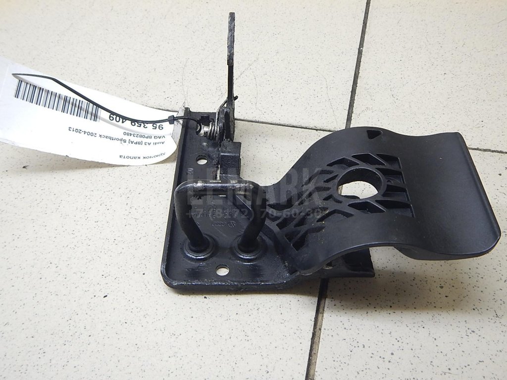 Крючок капота