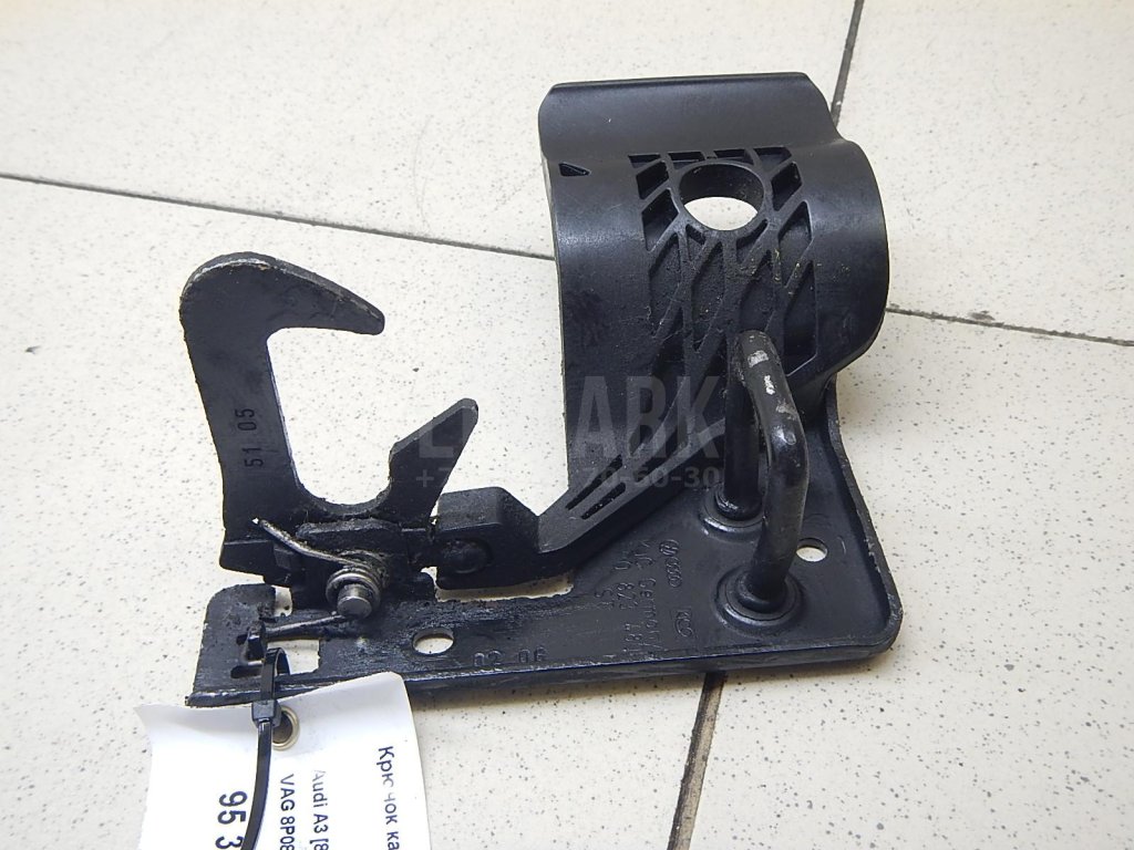 Крючок капота