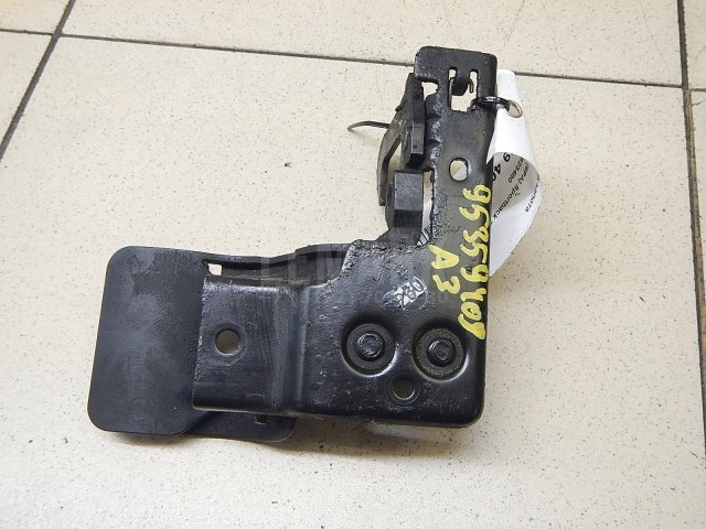 Крючок капота