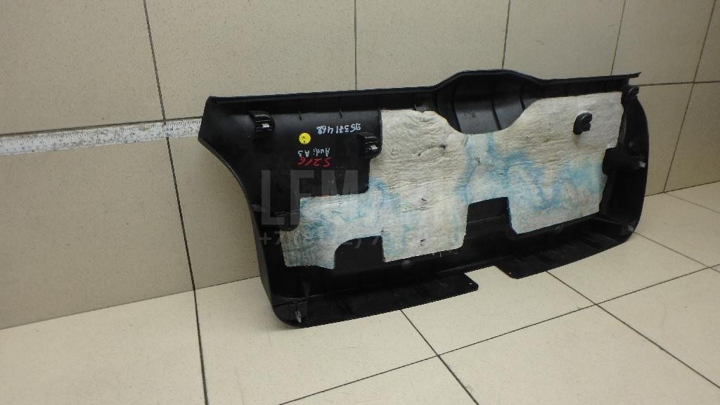 Обшивка двери багажника