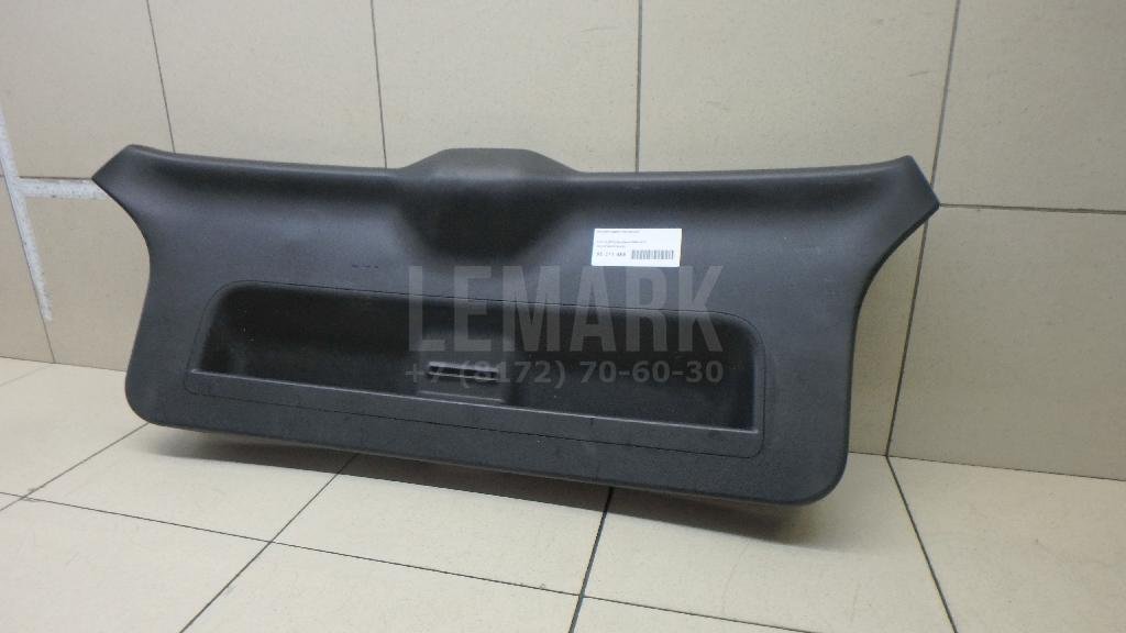 Обшивка двери багажника