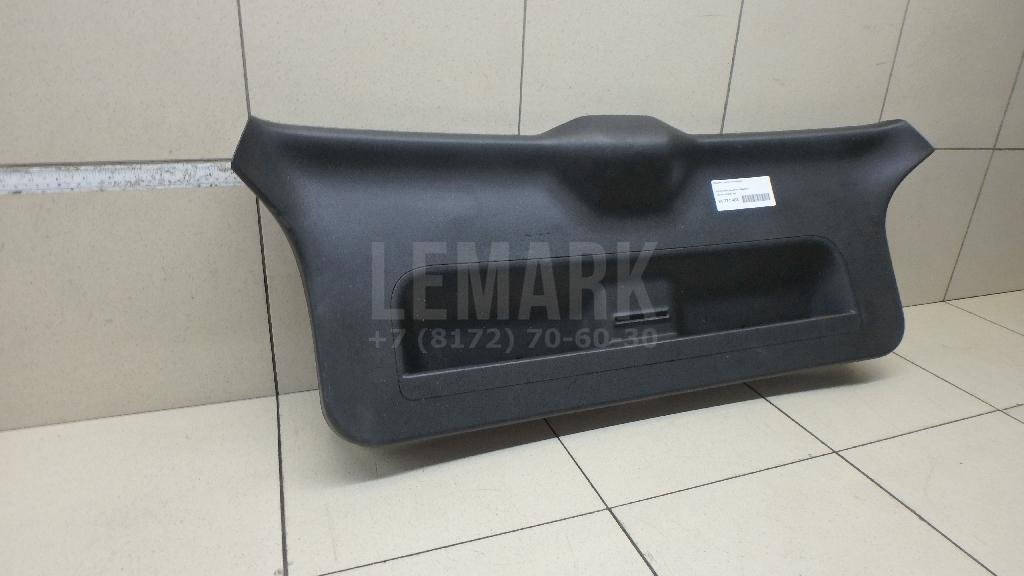 Обшивка двери багажника