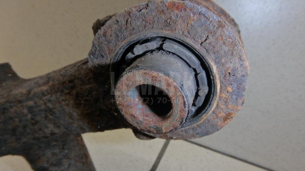 Кулак поворотный задний левый