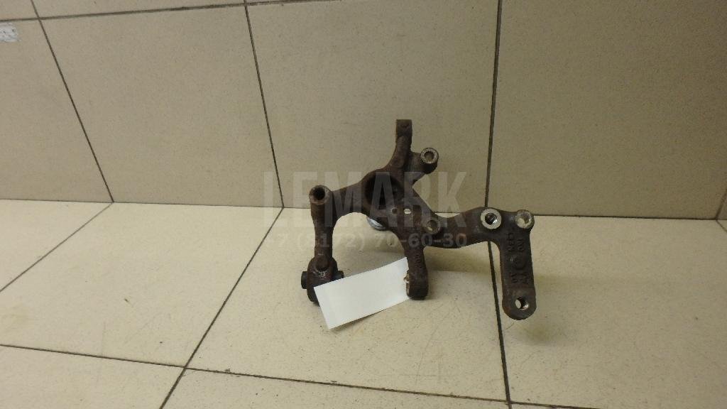 Кулак поворотный задний левый