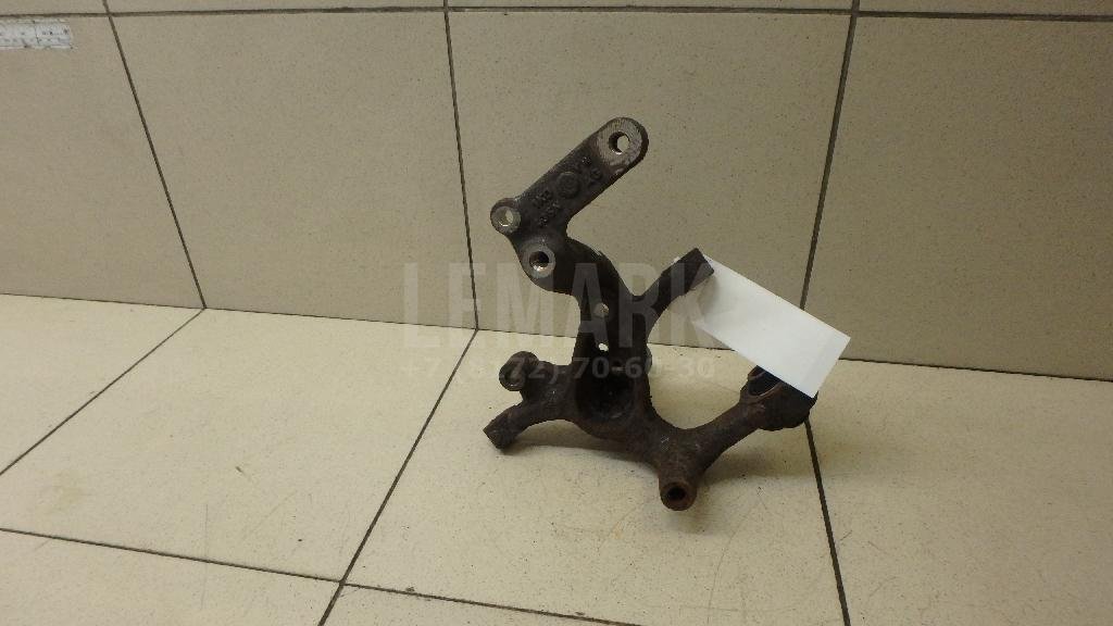 Кулак поворотный задний левый