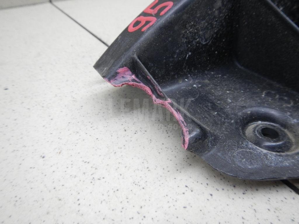 Направляющая заднего бампера левая