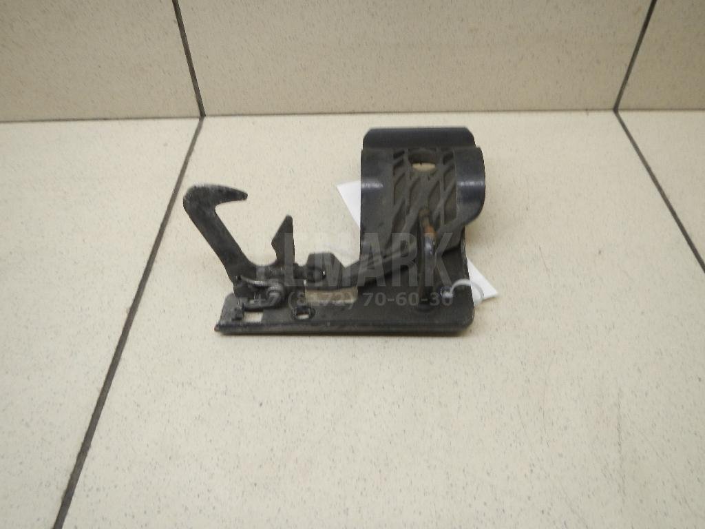 Крючок капота