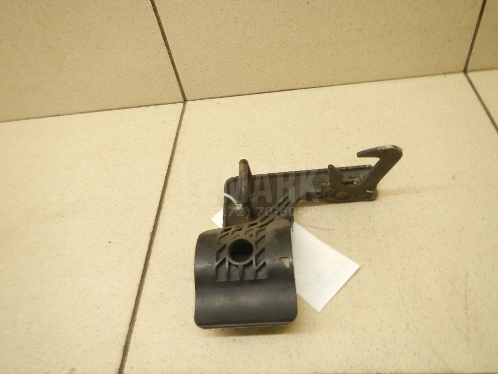 Крючок капота