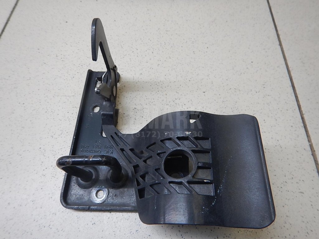 Крючок капота