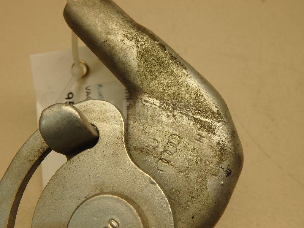 Петля капота левая