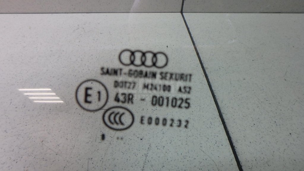 Стекло двери передней правой