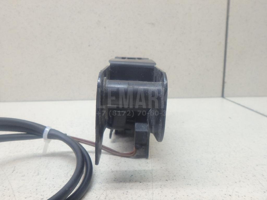 Замок капота