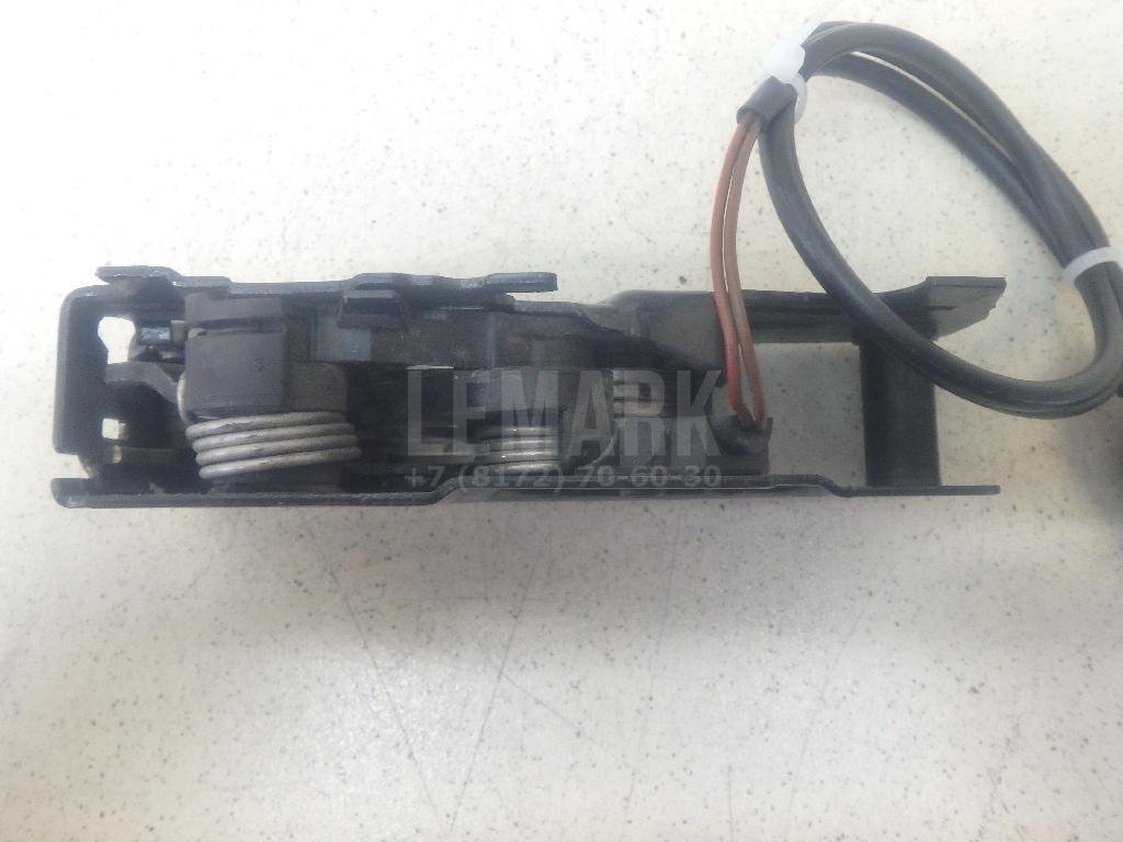 Замок капота