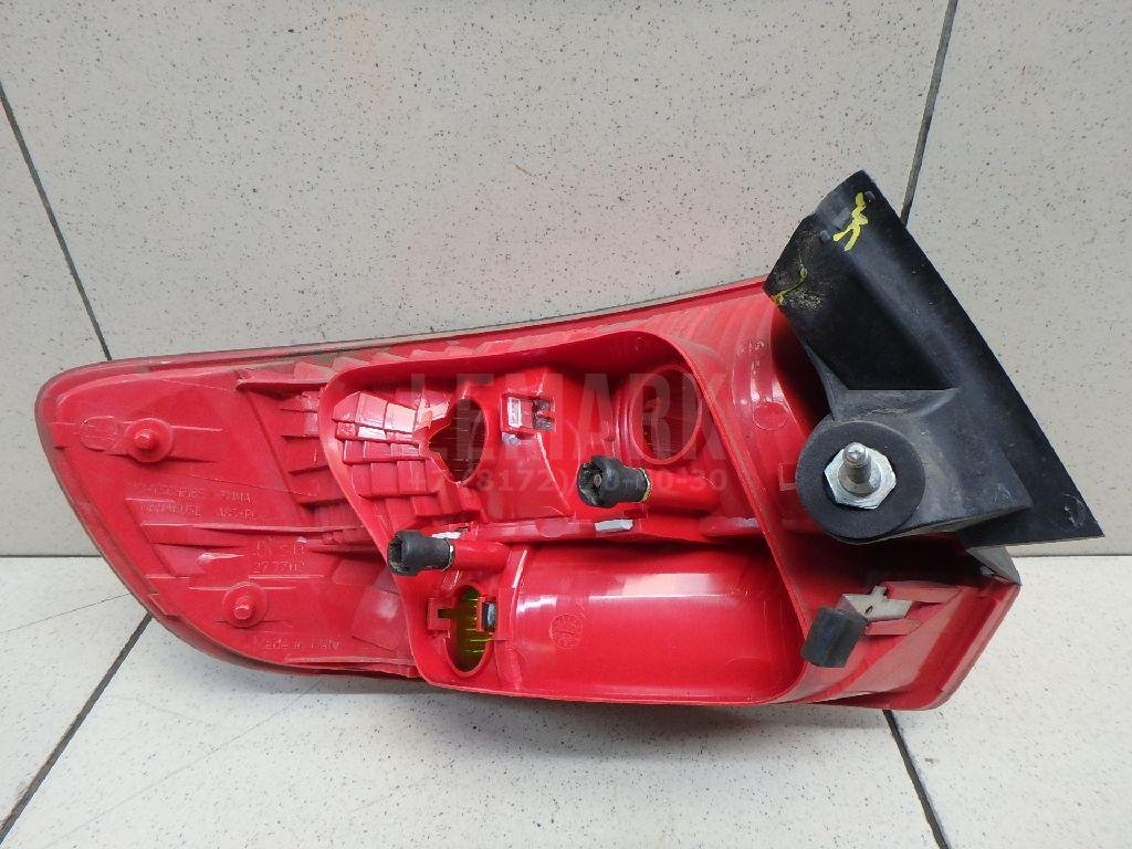 Фонарь задний наружный правый