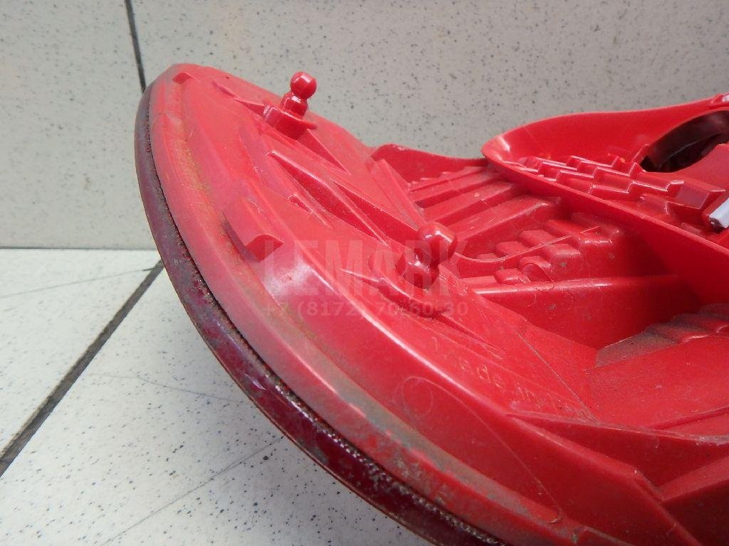 Фонарь задний наружный правый